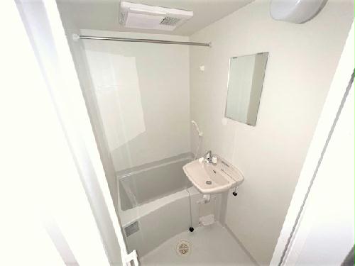 バス・シャワールーム　同タイプ代表写真となり設備仕様は一部異なる場合があります。