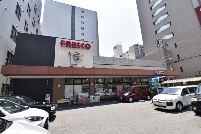 スーパー　フレスコ江坂店（スーパー）まで378m