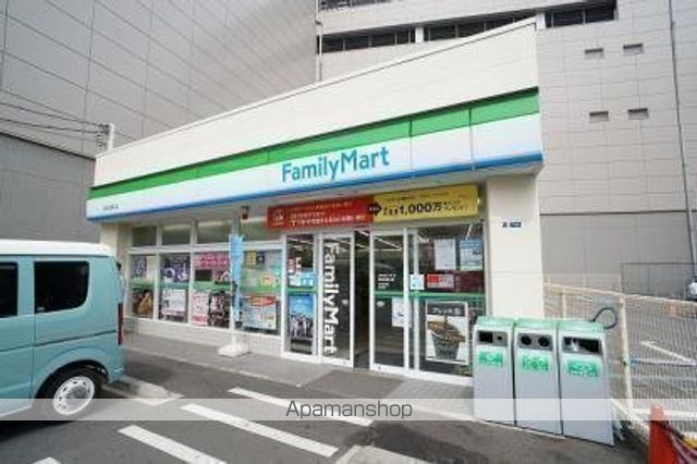 コンビニ　ファミリーマート（コンビニ）まで516m