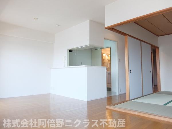 居室・リビング　内装は別部屋の参考写真です。