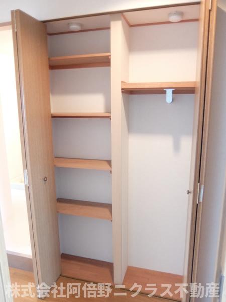 収納　内装は別部屋の参考写真です。
