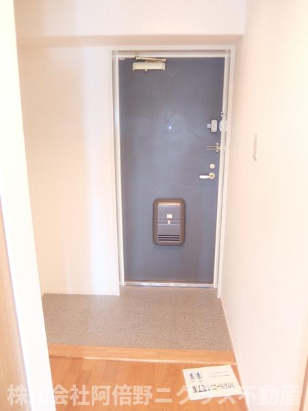 玄関　内装は別部屋の参考写真です。