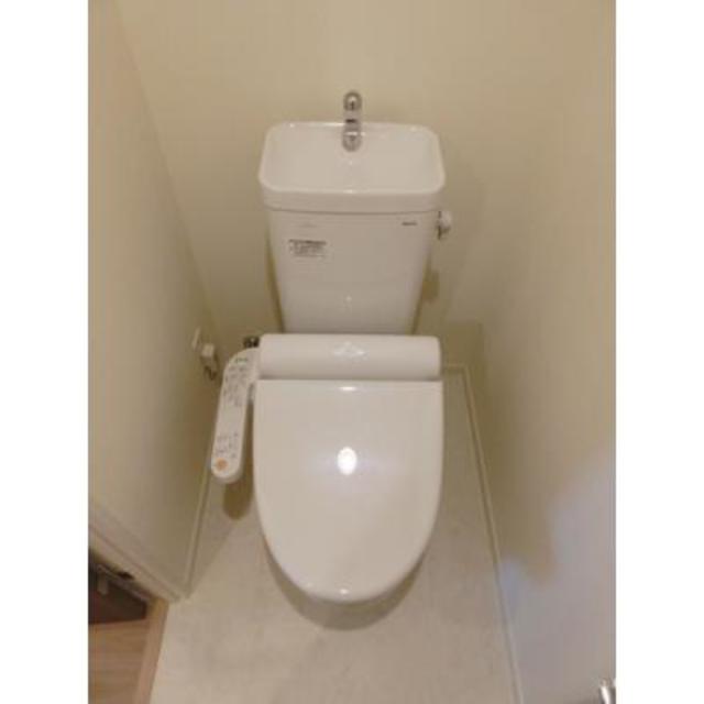 トイレ　※写真は同タイプ住戸です。