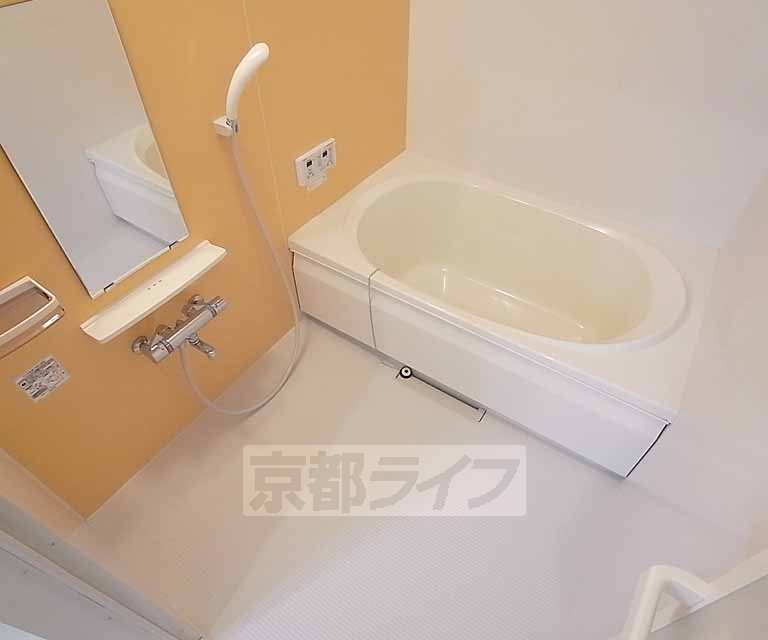 バス・シャワールーム　追い焚きついてます。ゆったりサイズです。