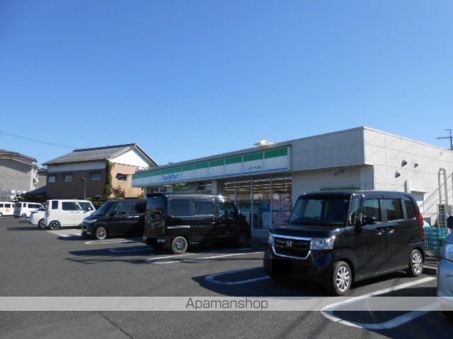 コンビニ　ファミリーマートひばり丘店様（コンビニ）まで500m