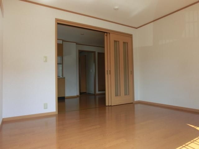 居室・リビング　間仕切り開放で１３帖