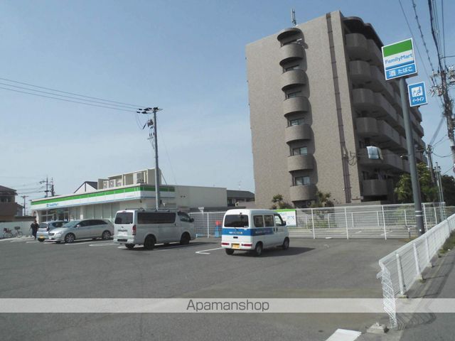 コンビニ　ファミリーマート（コンビニ）まで502m