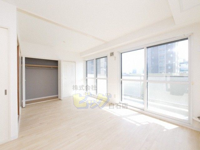 居室・リビング　日当たり良好な広々２ＬＤＫタイプです♪