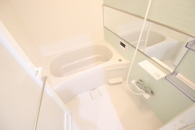 バス・シャワールーム　※写真は同じマンションの違う部屋のものになります。