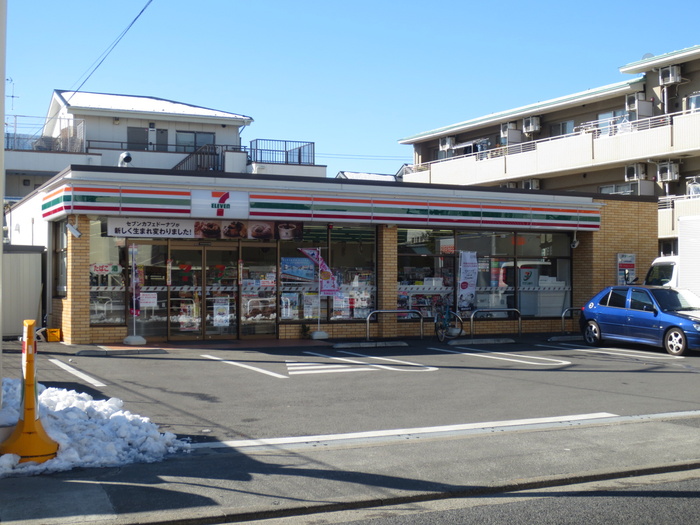 コンビニ　セブンイレブン（コンビニ）まで162m