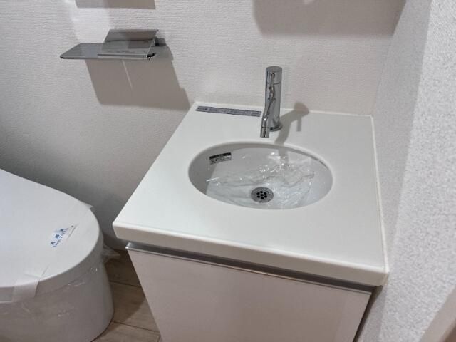 洗面設備　明るい洗面所です