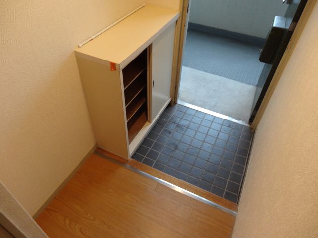玄関　下駄箱です。