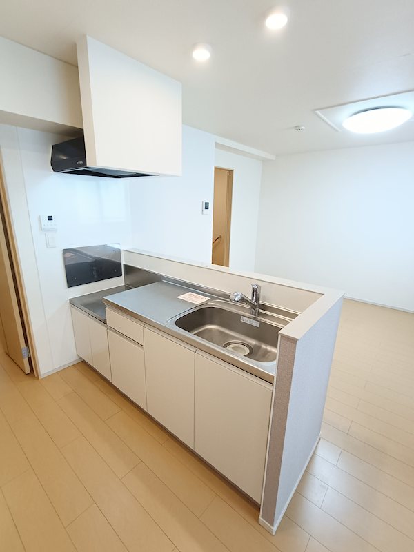 キッチン　※間取りが反転タイプのお部屋のお写真です。