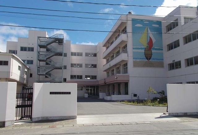 中学校　石巻市立湊中学校（中学校）まで700m