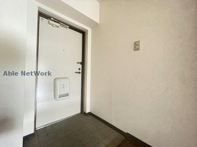 玄関　※同物件別部屋の写真です。