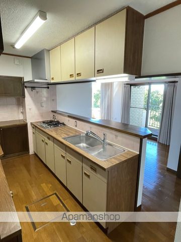 ＪＲ東海道本線 浜松駅 バス乗車時間：20分 最寄りバス停で下車 徒歩3分 5階建 築41年のキッチン写真