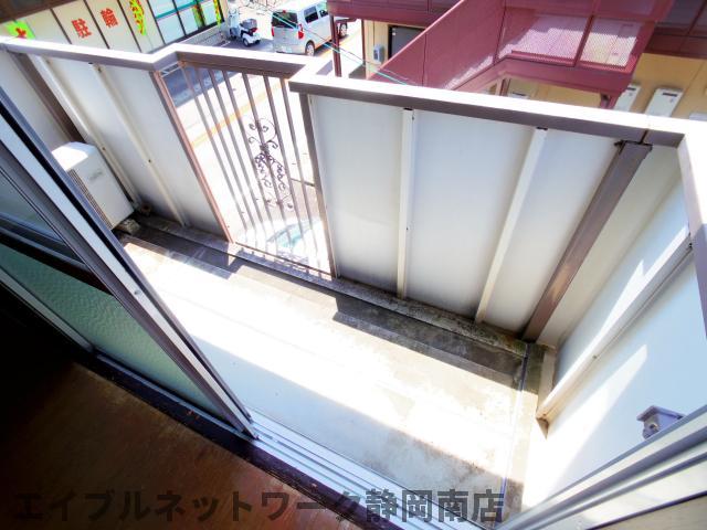 バルコニー　開放的で明るい空間を演出してくれるバルコニーです