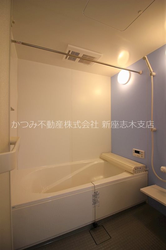 バス・シャワールーム　追い焚き、浴室乾燥機能付きバス