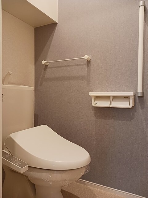 トイレ　温水洗浄便座付きです。