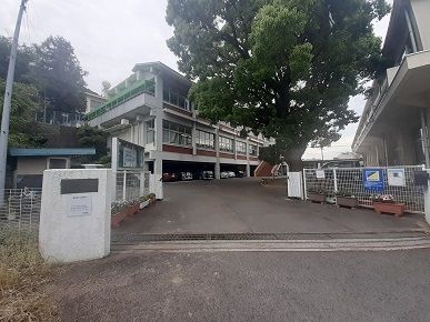 小学校　坂出市立金山小学校（小学校）まで1700m