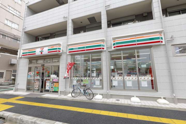 コンビニ　セブンイレブン　横須賀日の出１丁目（コンビニ）まで43m