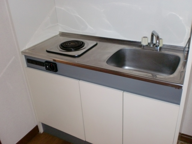 キッチン　給湯、電気コンロ付キッチン　調理スペース有
