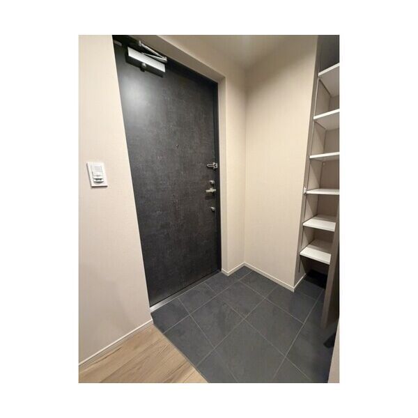 The Residence Ichigayadaimachiの玄関写真