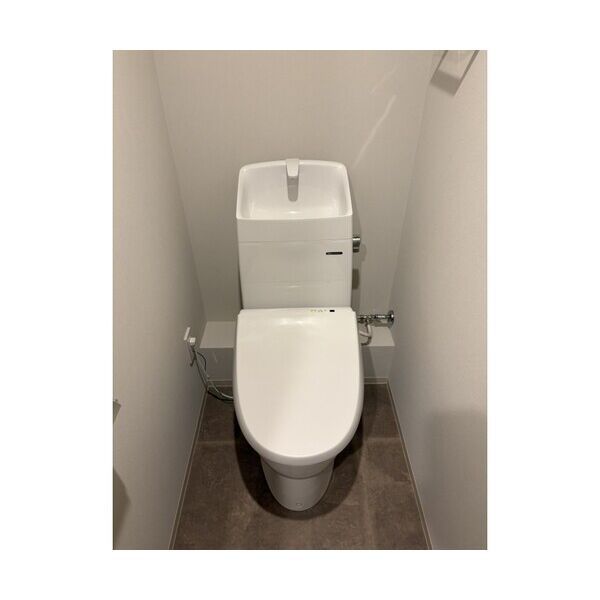 The Residence Ichigayadaimachiのトイレ写真