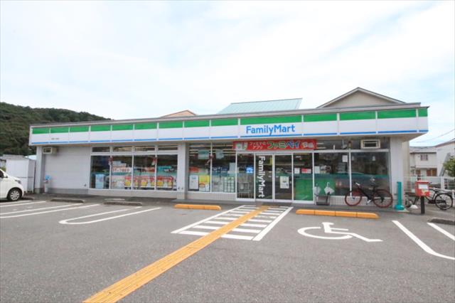 コンビニ　ファミリーマート高知介良店（コンビニ）まで764m