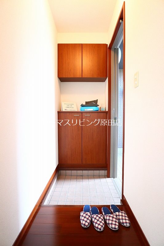 玄関　101号室写真
