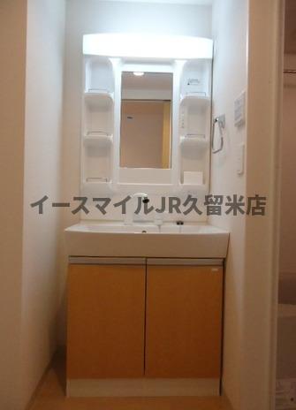 洗面設備　独立洗面台、朝の身支度には欠かせません