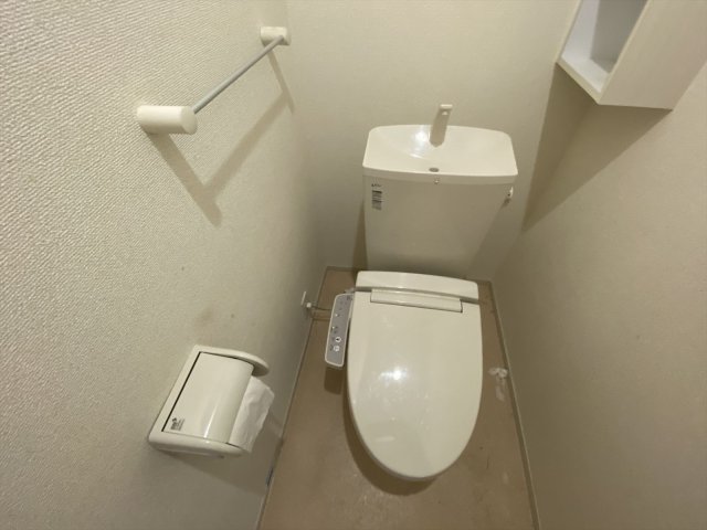 トイレ　温水洗浄便座
