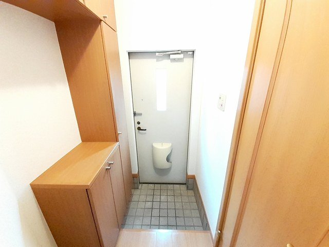 玄関　収納もある玄関です