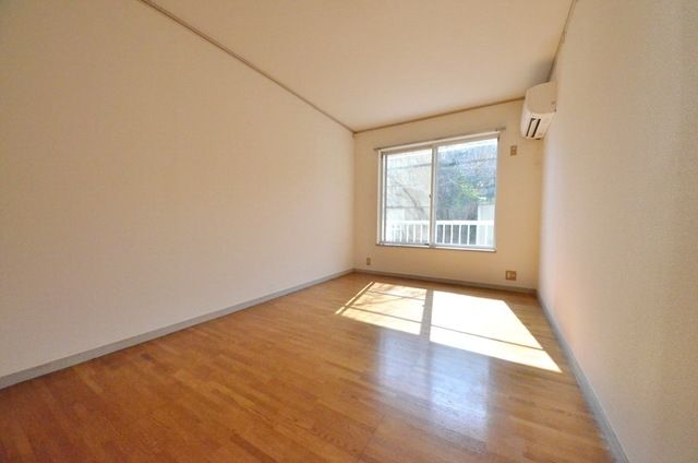 居室・リビング　明るいお部屋です♪