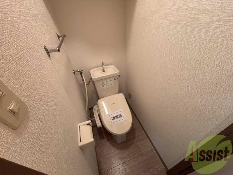 トイレ　こちらはトイレです。清潔感があり、安心して使用できます。