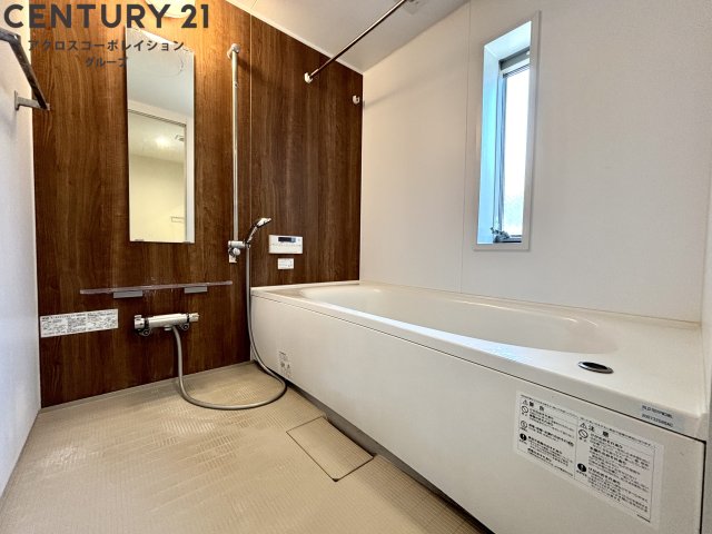 バス・シャワールーム　約1坪サイズのお風呂で足を伸ばして入浴できます☆