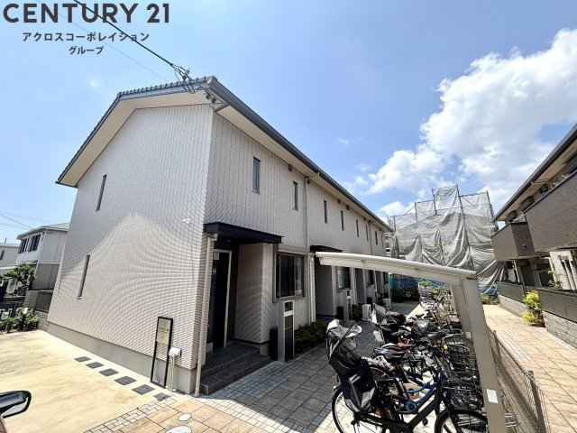 建物外観　防犯カメラ付きでセキュリティ面も安心です。