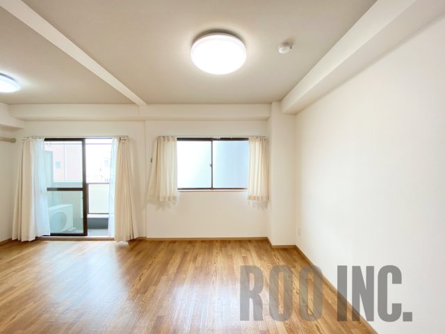 居室・リビング　写真は反転のお部屋です