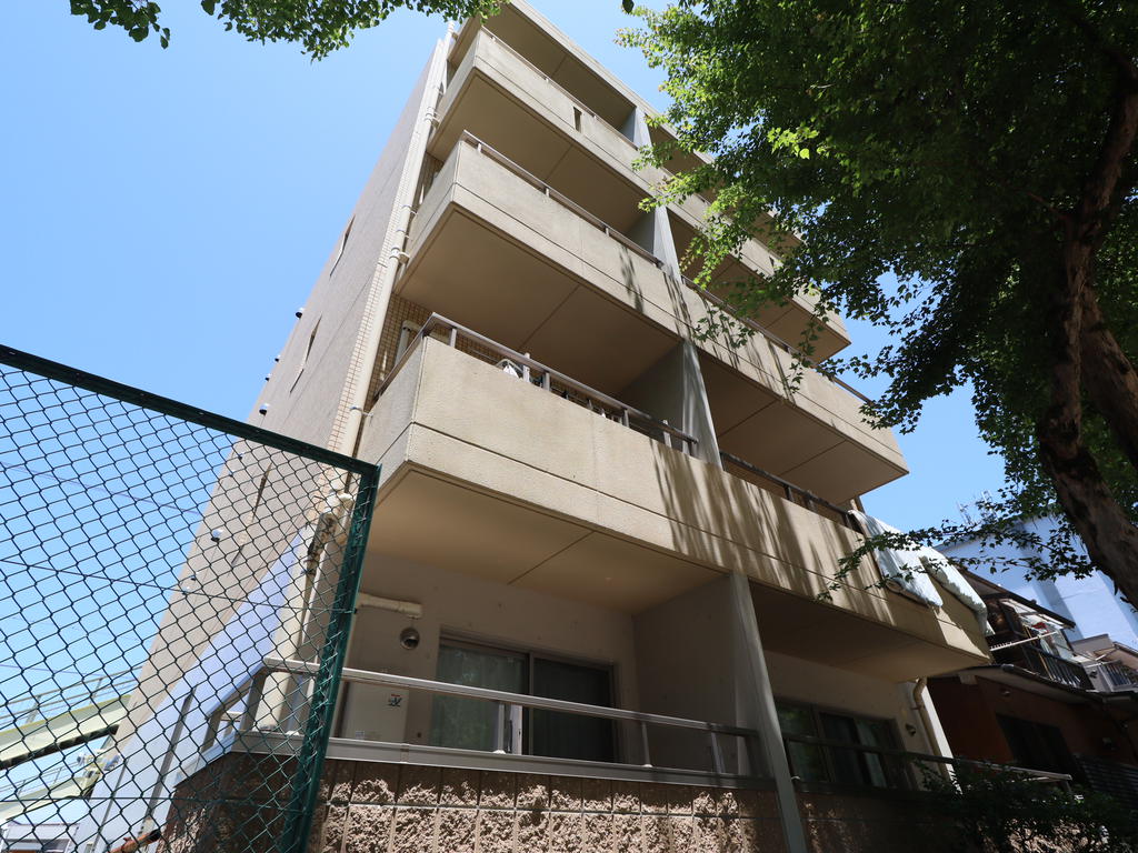 建物外観　おしゃれな建物