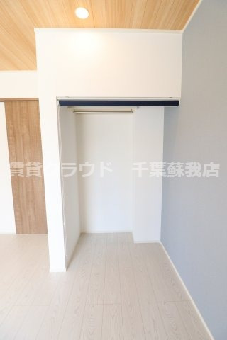 収納　ロールカーテンで見せる収納、見せない収納が自由自在！