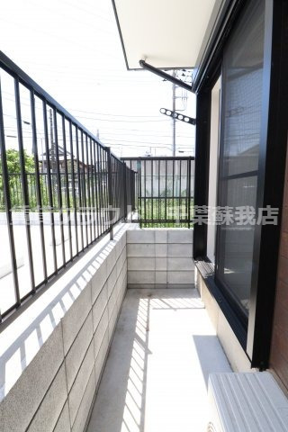 バルコニー　洗濯物もよく乾きそうな、明るいテラスです！