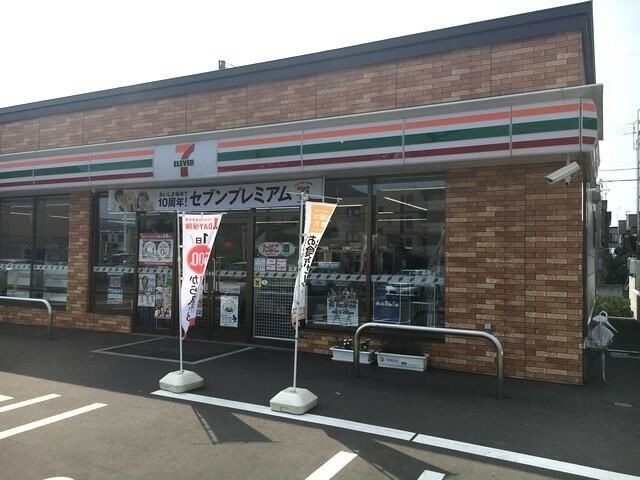 コンビニ　セブンイレブン札幌八軒8条店（コンビニ）まで241m