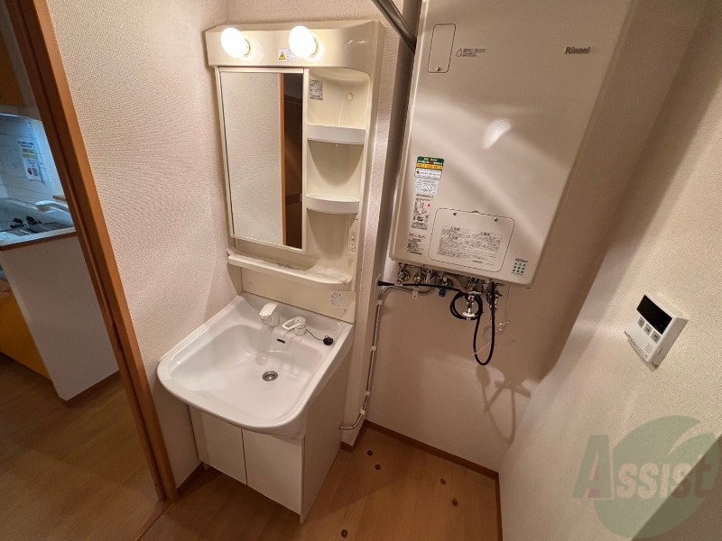 洗面設備　シャンプードレッサー。身支度はここでばっちりですね。