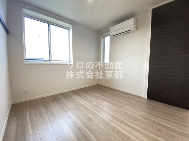その他部屋・スペース　上品なフローリング仕上げの洋室です！