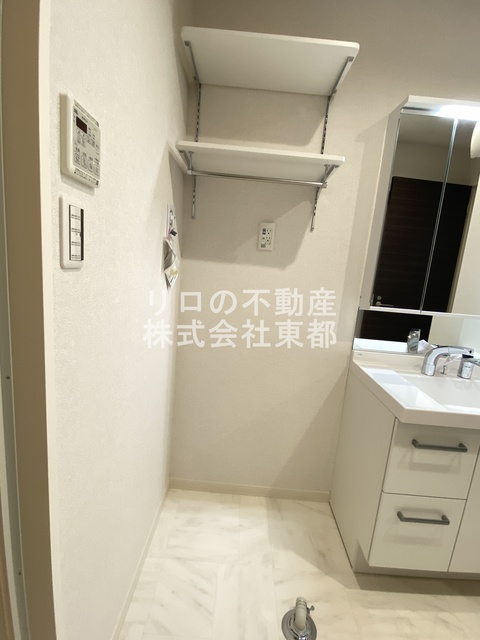 その他　洗濯機置き場は室内にあるので雨に濡れる心配はありません。