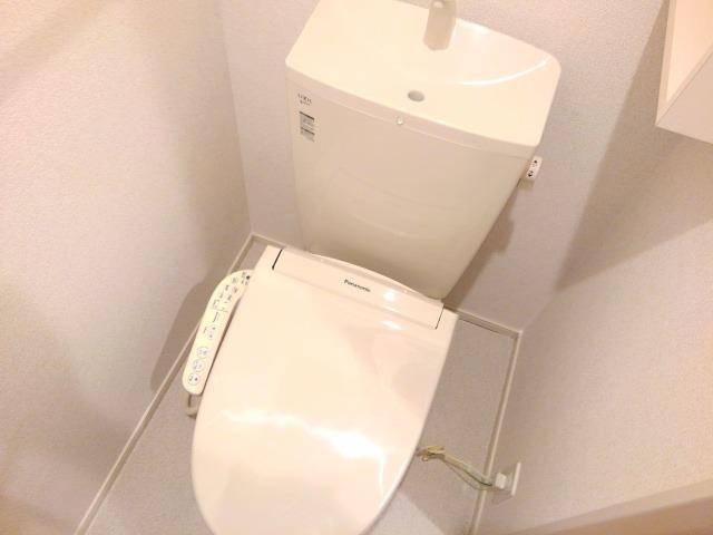 トイレ　温水洗浄便座付き♪
