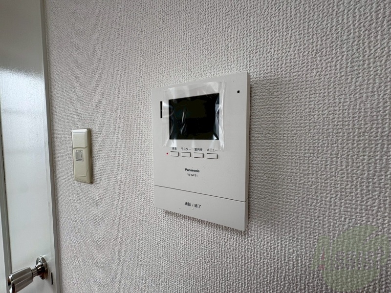 セキュリティ　ＴＶモニター付インターホンです。来客者の顔が見えるので安心！