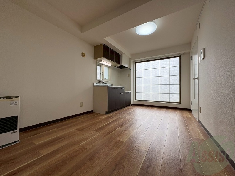 居室・リビング　リビングです。白を基調としていてお部屋全体が明るいですね！