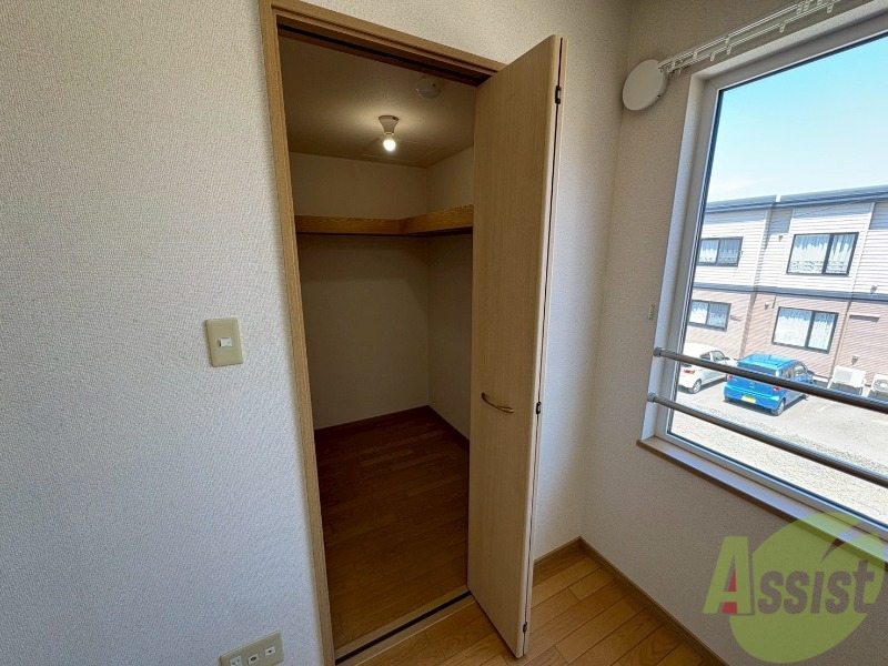 収納　寝室の収納です。部屋がすっきり片付きます。