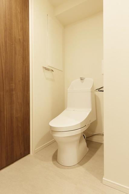 トイレ　※写真は同タイプ住戸です。